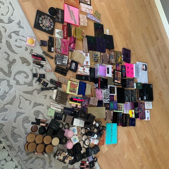 Brand new make up lot